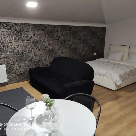 Studio In The Center City Chisinau Luaran gambar