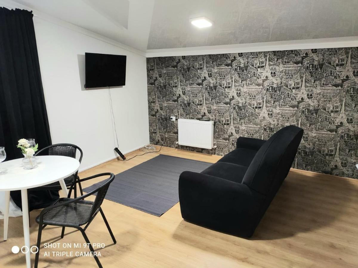 Studio In The Center City Chisinau Luaran gambar